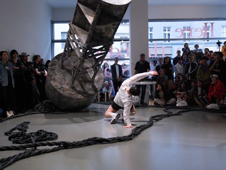 《不確定的場景⋯⋯漂浮的紀念碑的對話》Uncertain Scenario…Dialogue of Floating Monuments｜陳庭榕｜國藝會補助成果檔案庫